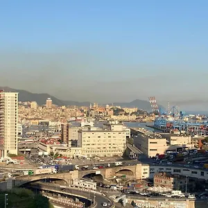 la-finestra-sul-porto-genoa.hotelitalianriviera.com/